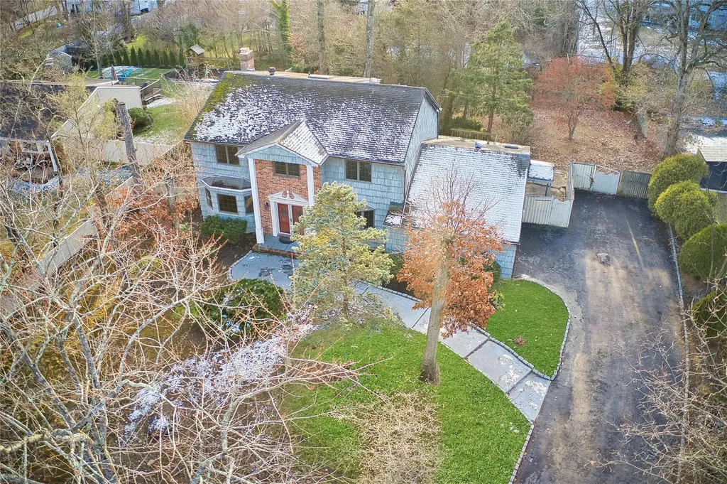 28 Mcculloch Drive Dix Hills NY 11746