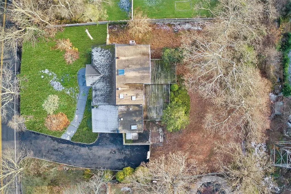 28 Mcculloch Drive Dix Hills NY 11746