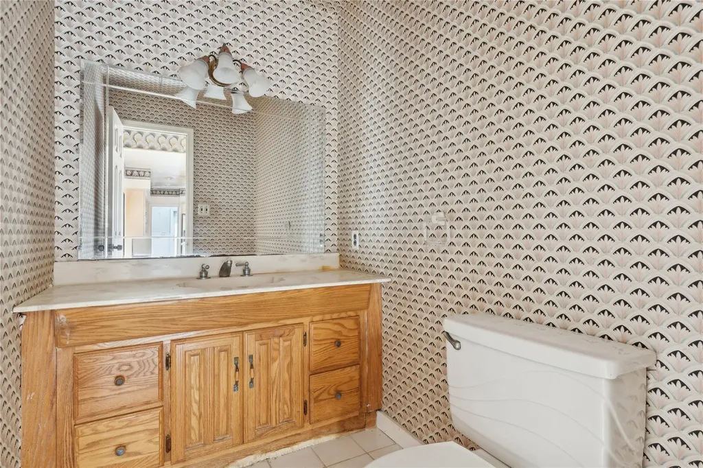 28 Mcculloch Drive Dix Hills NY 11746