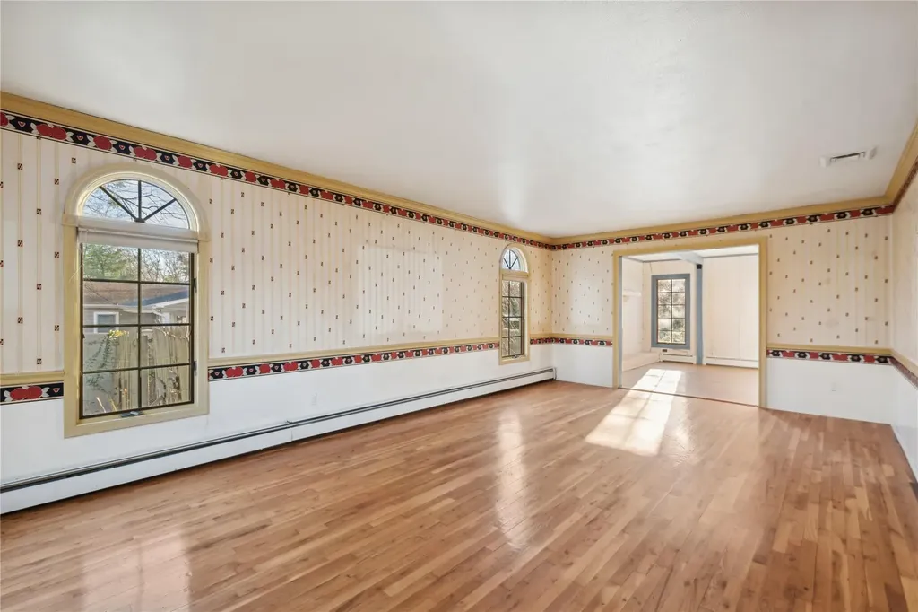 28 Mcculloch Drive Dix Hills NY 11746