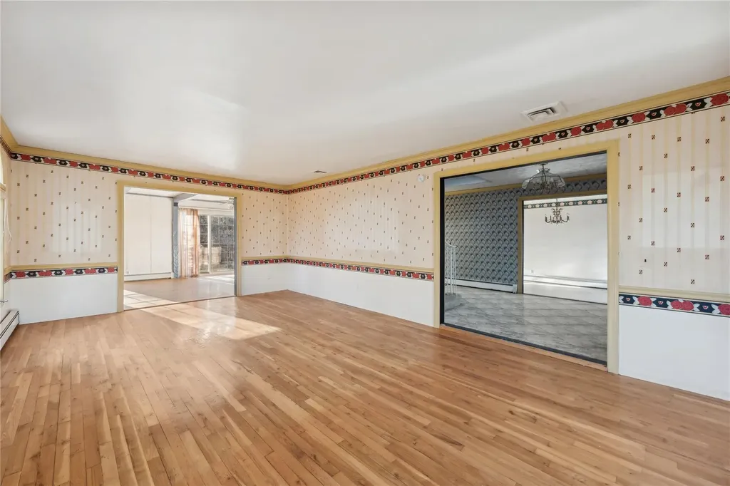 28 Mcculloch Drive Dix Hills NY 11746