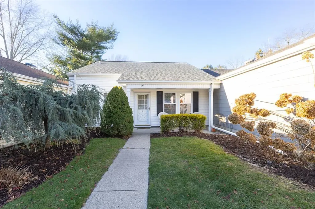 34 Freemont Lane Coram NY 11727