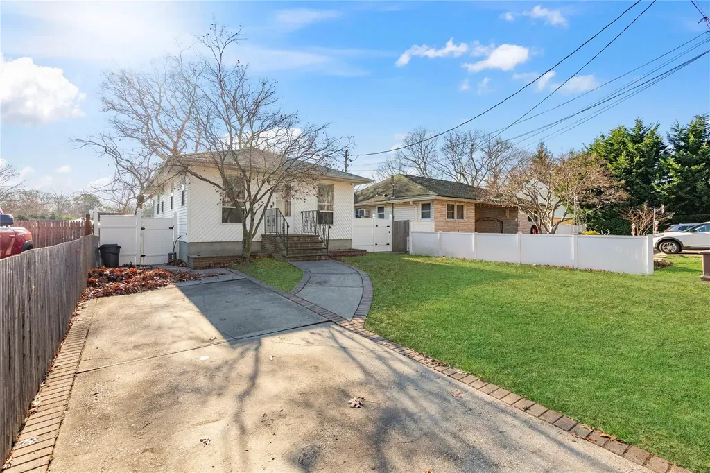 38 Carlton Avenue Mastic NY 11950