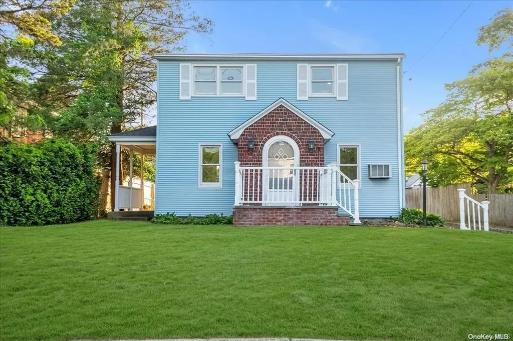 23 Post Street Glen Head NY 11545