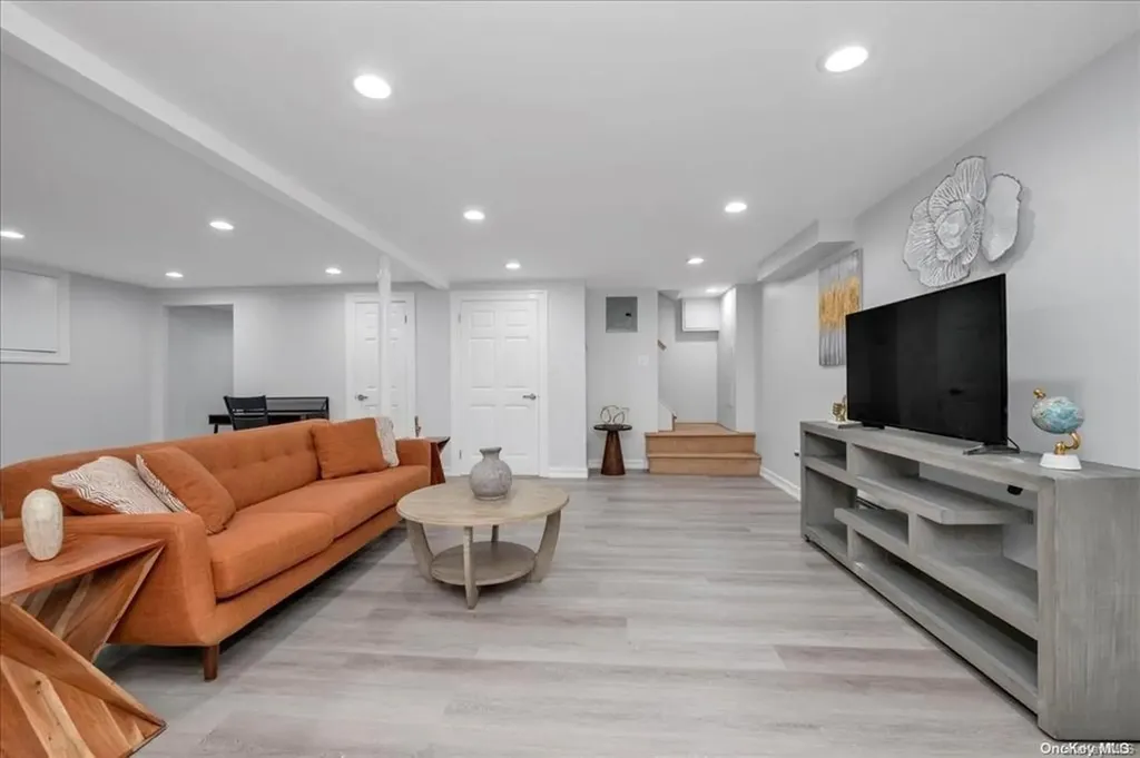23 Post Street Glen Head NY 11545