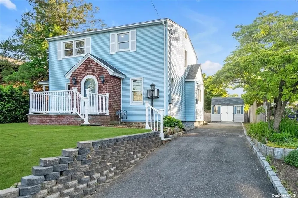 23 Post Street Glen Head NY 11545