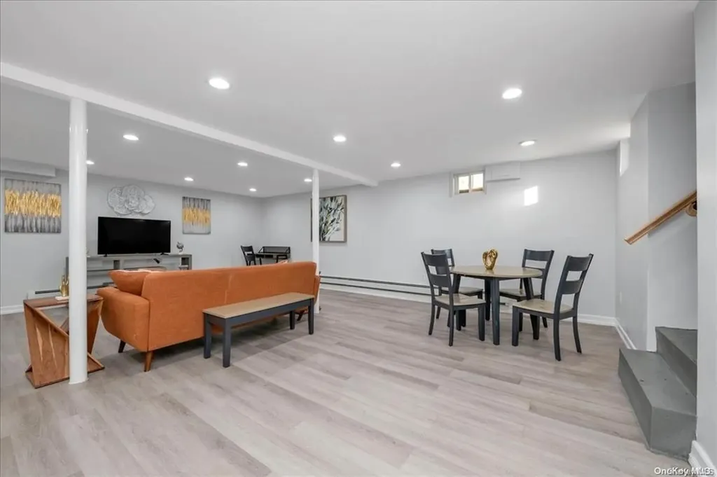 23 Post Street Glen Head NY 11545
