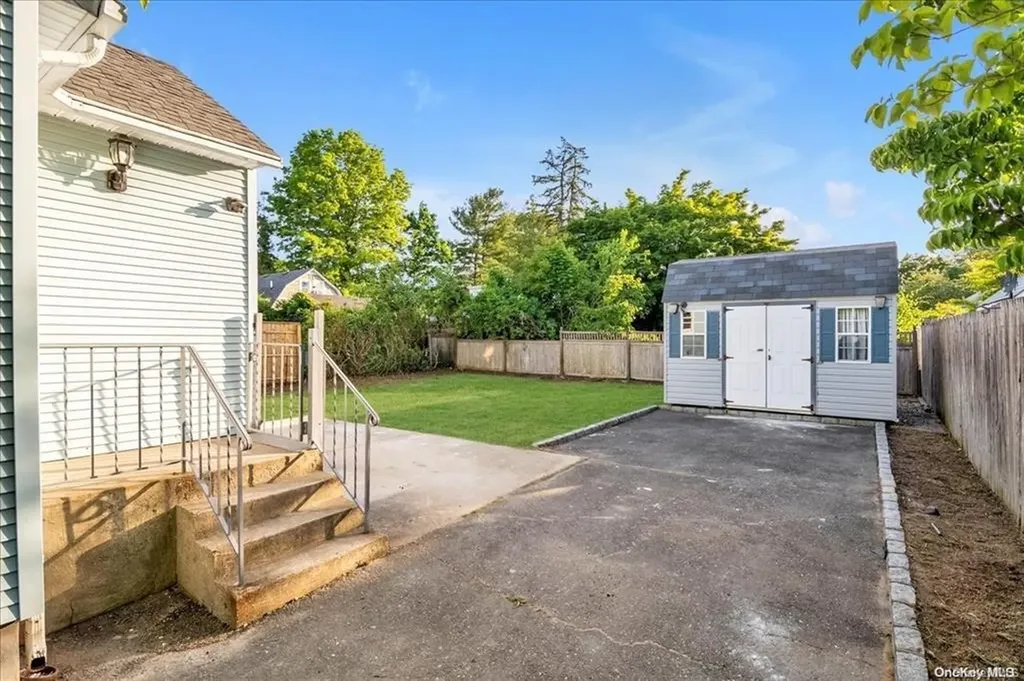23 Post Street Glen Head NY 11545