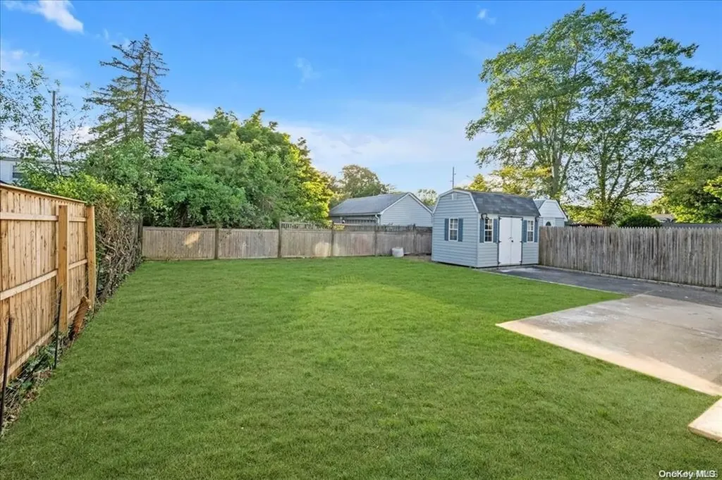 23 Post Street Glen Head NY 11545