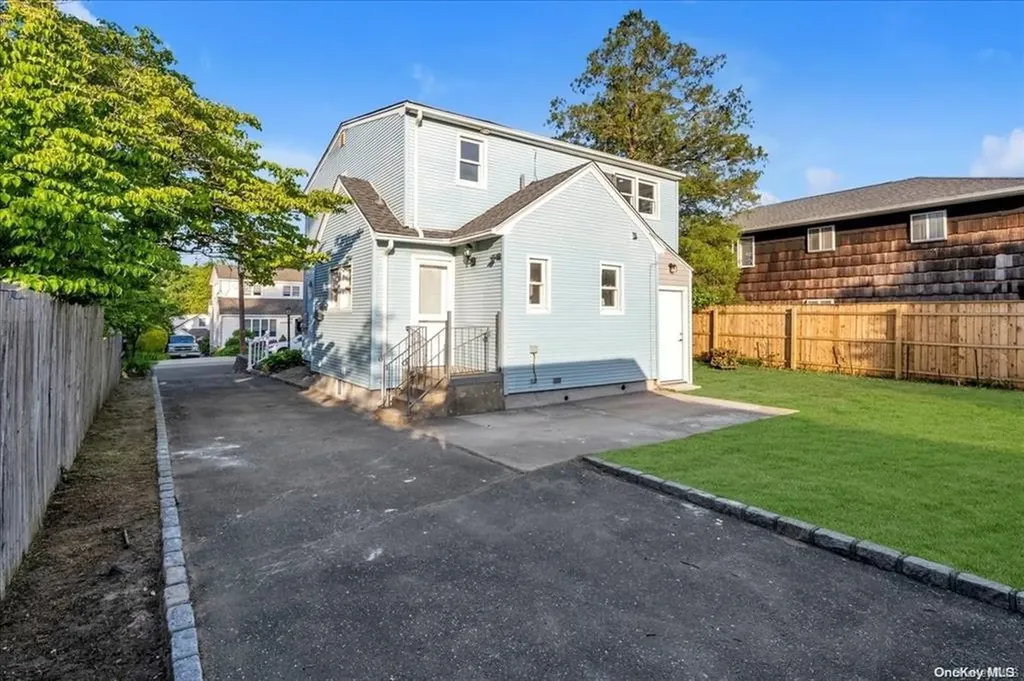 23 Post Street Glen Head NY 11545