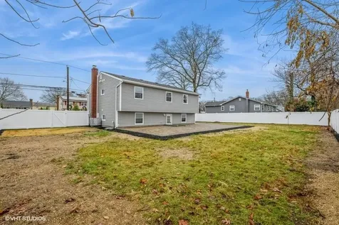 90 Offaly Street Amityville NY 11701