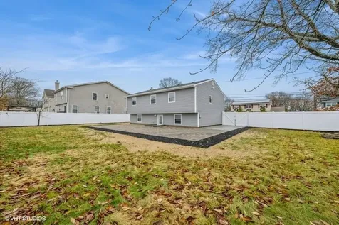 90 Offaly Street Amityville NY 11701