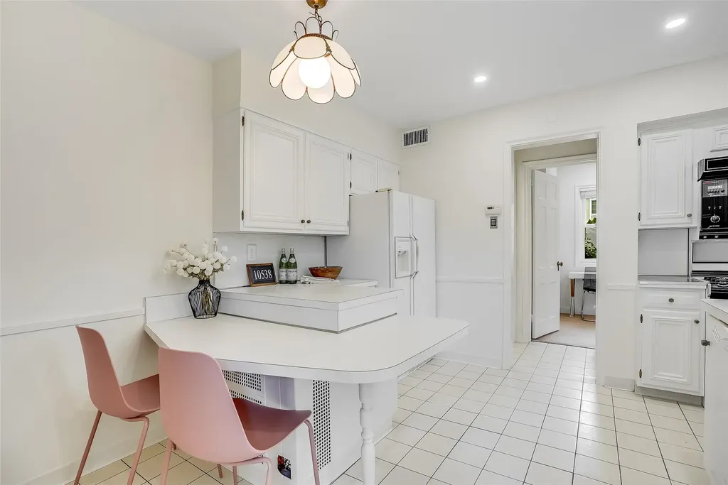 654 Forest Avenue Larchmont NY 10538