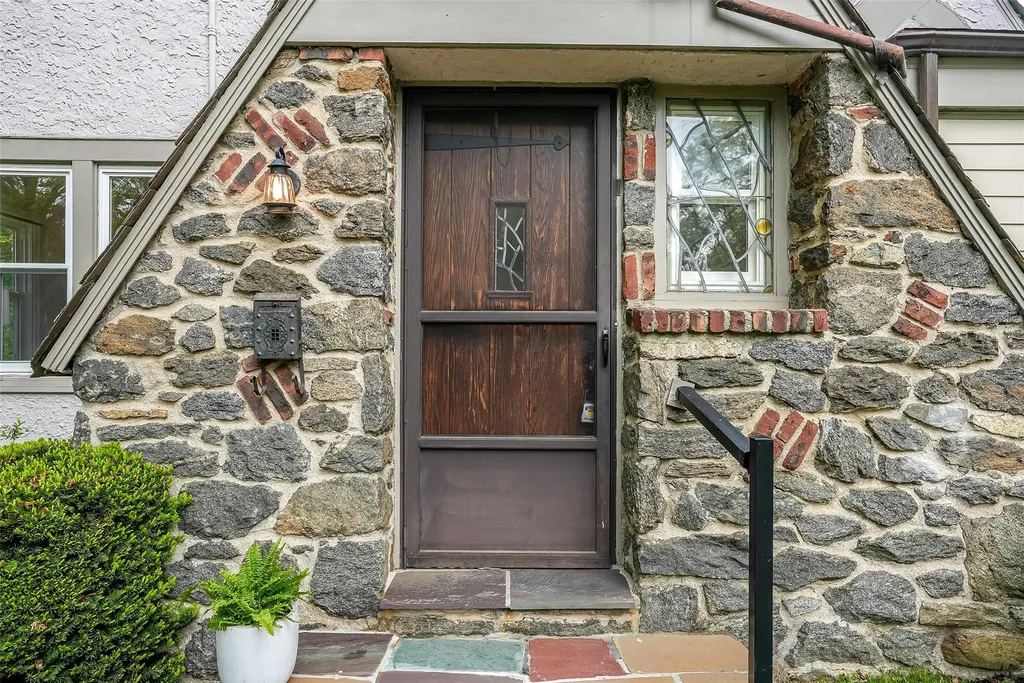 654 Forest Avenue Larchmont NY 10538