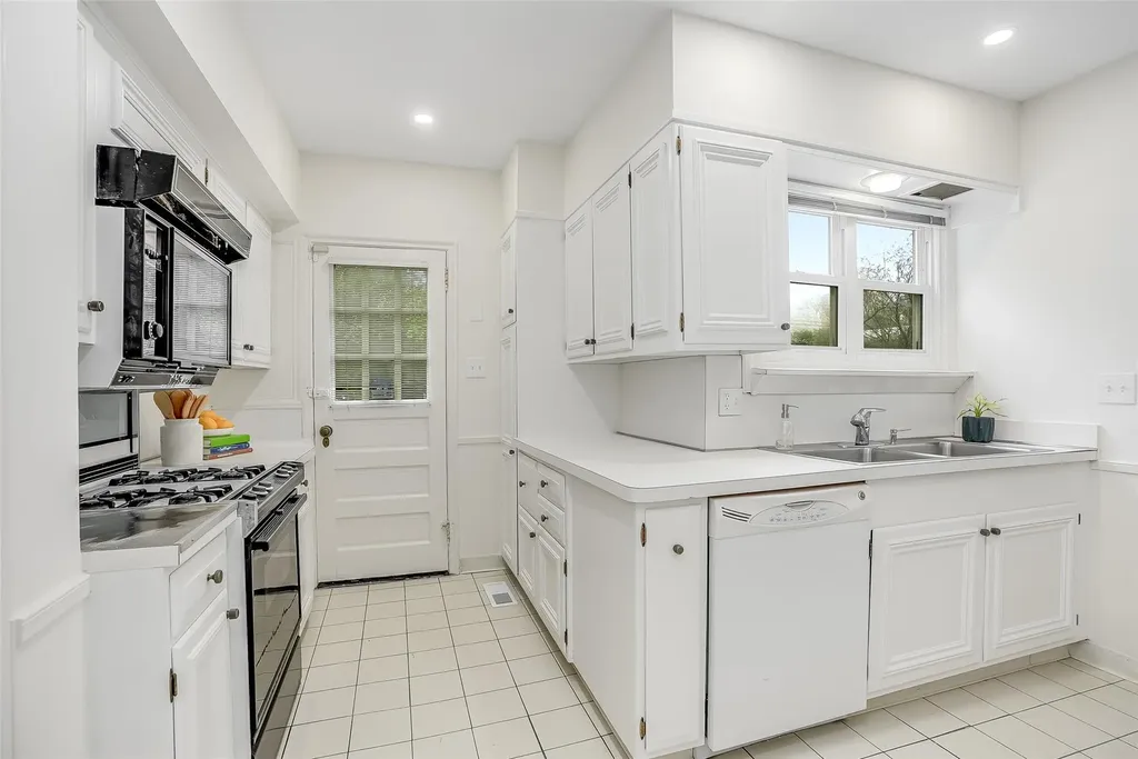 654 Forest Avenue Larchmont NY 10538