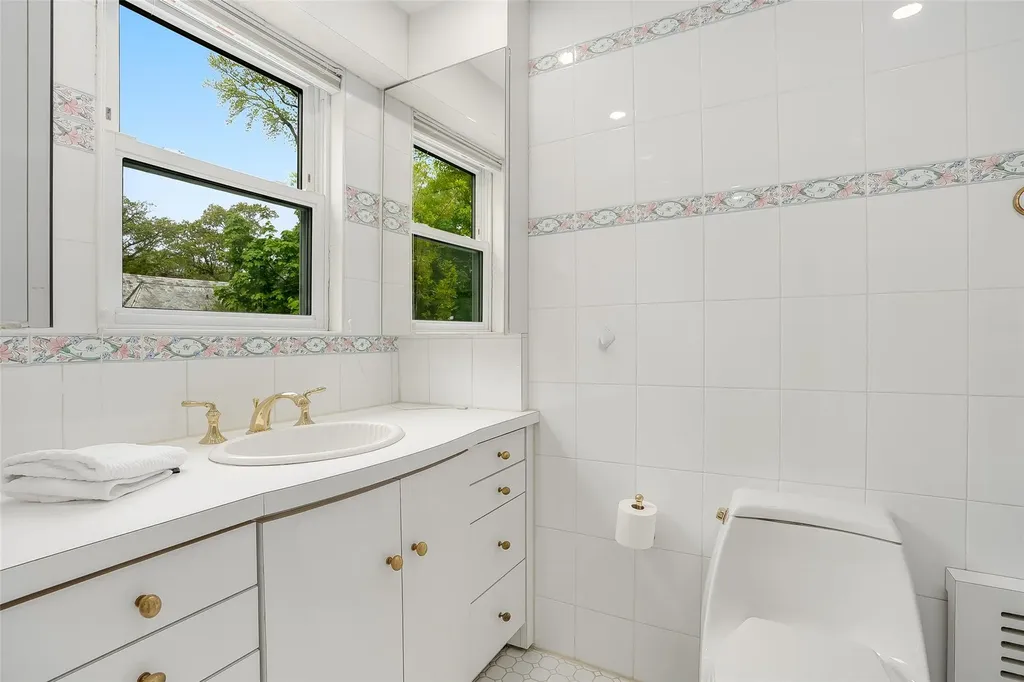 654 Forest Avenue Larchmont NY 10538