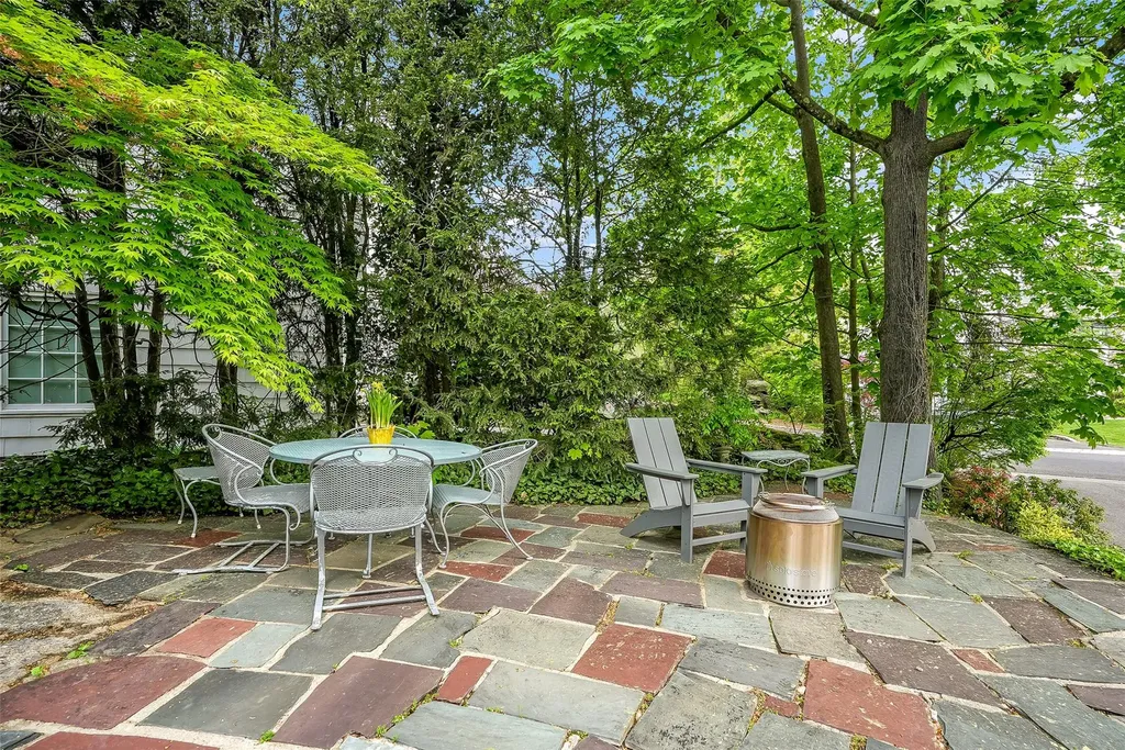 654 Forest Avenue Larchmont NY 10538
