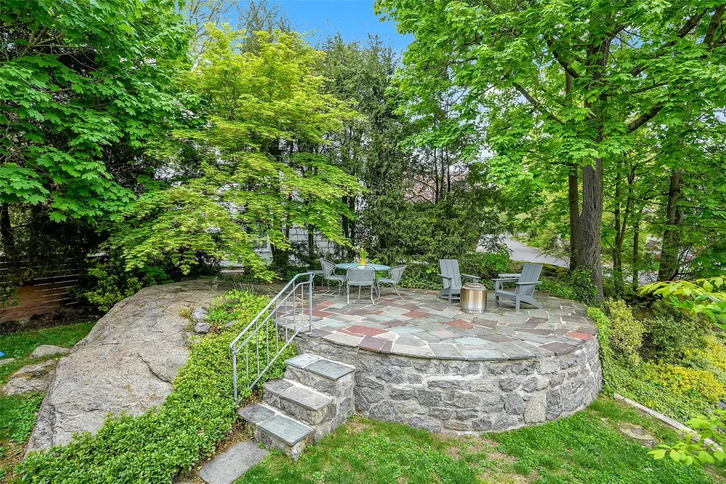 654 Forest Avenue Larchmont NY 10538