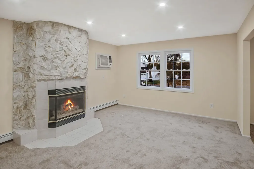 8 Springbriar Lane Centereach NY 11720