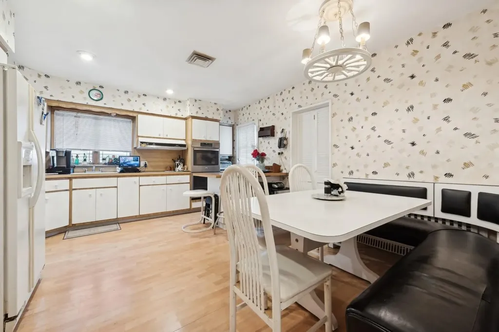 934 Eileen Terrace Woodmere NY 11598