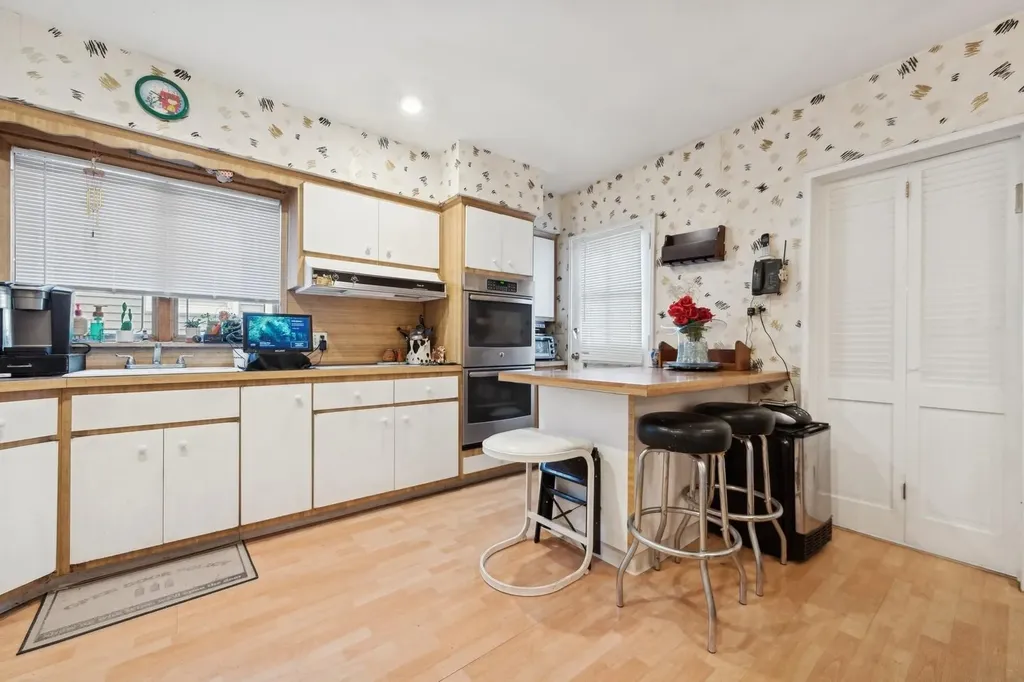 934 Eileen Terrace Woodmere NY 11598