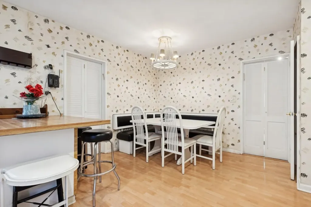 934 Eileen Terrace Woodmere NY 11598