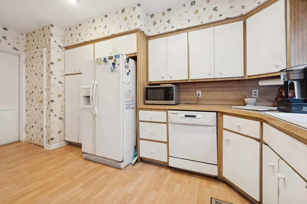 934 Eileen Terrace Woodmere NY 11598