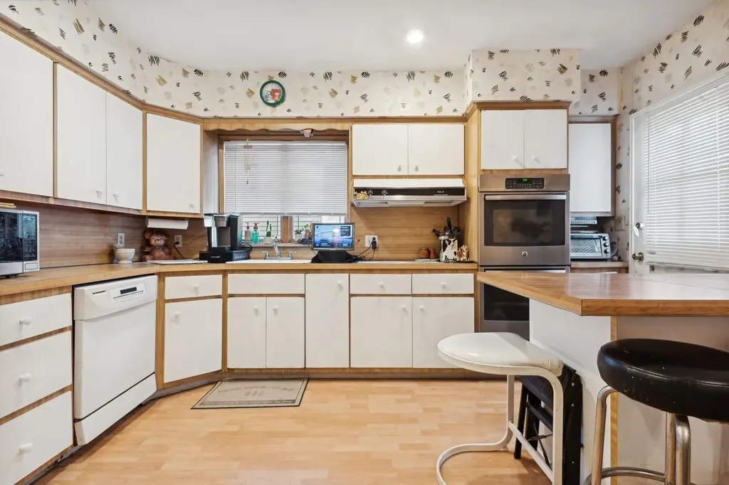 934 Eileen Terrace Woodmere NY 11598