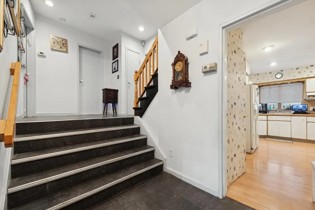 934 Eileen Terrace Woodmere NY 11598