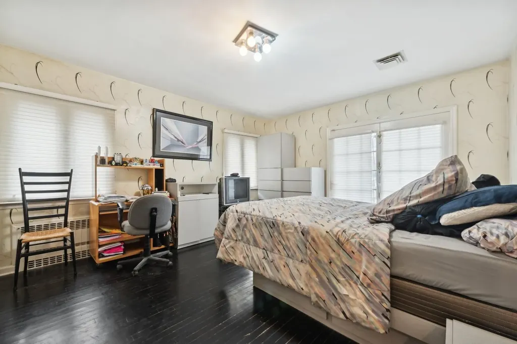 934 Eileen Terrace Woodmere NY 11598