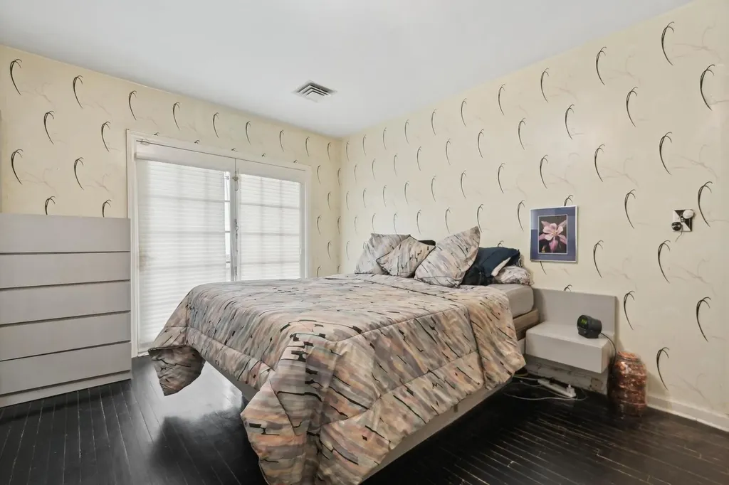 934 Eileen Terrace Woodmere NY 11598