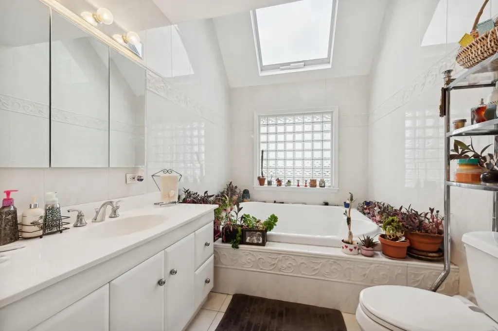 934 Eileen Terrace Woodmere NY 11598