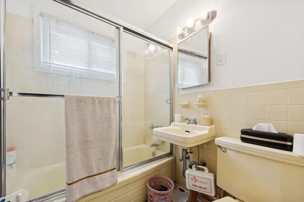 934 Eileen Terrace Woodmere NY 11598