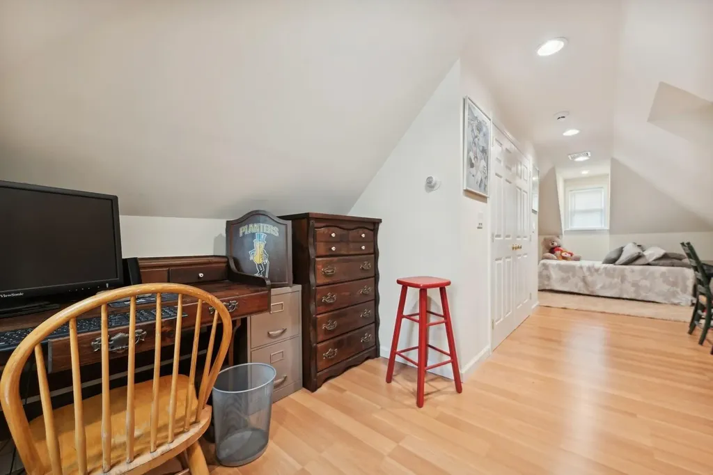 934 Eileen Terrace Woodmere NY 11598