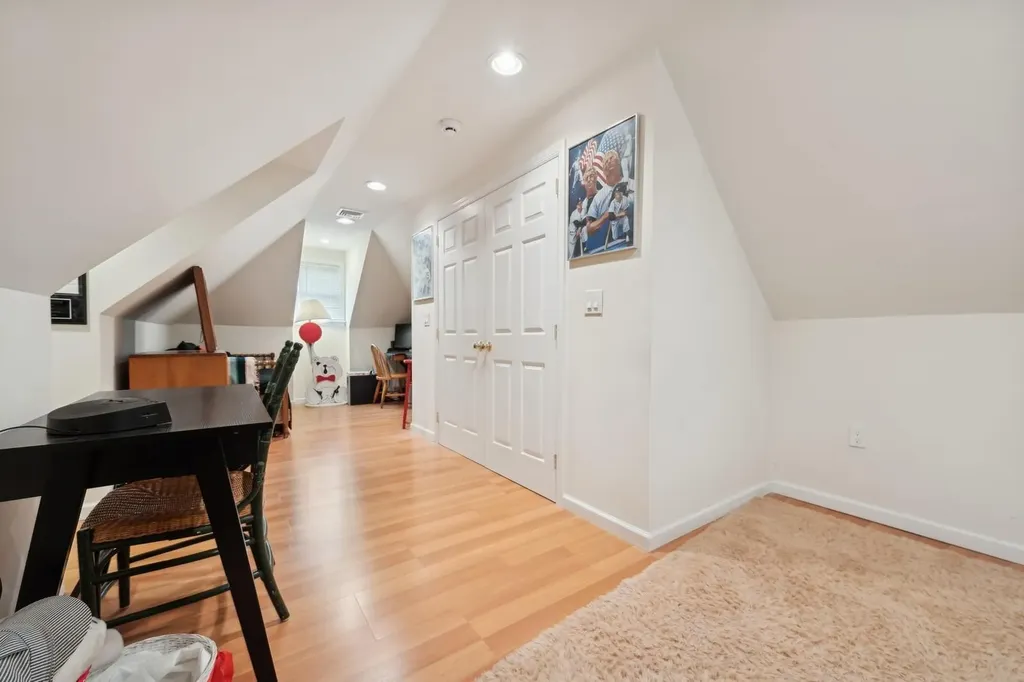 934 Eileen Terrace Woodmere NY 11598