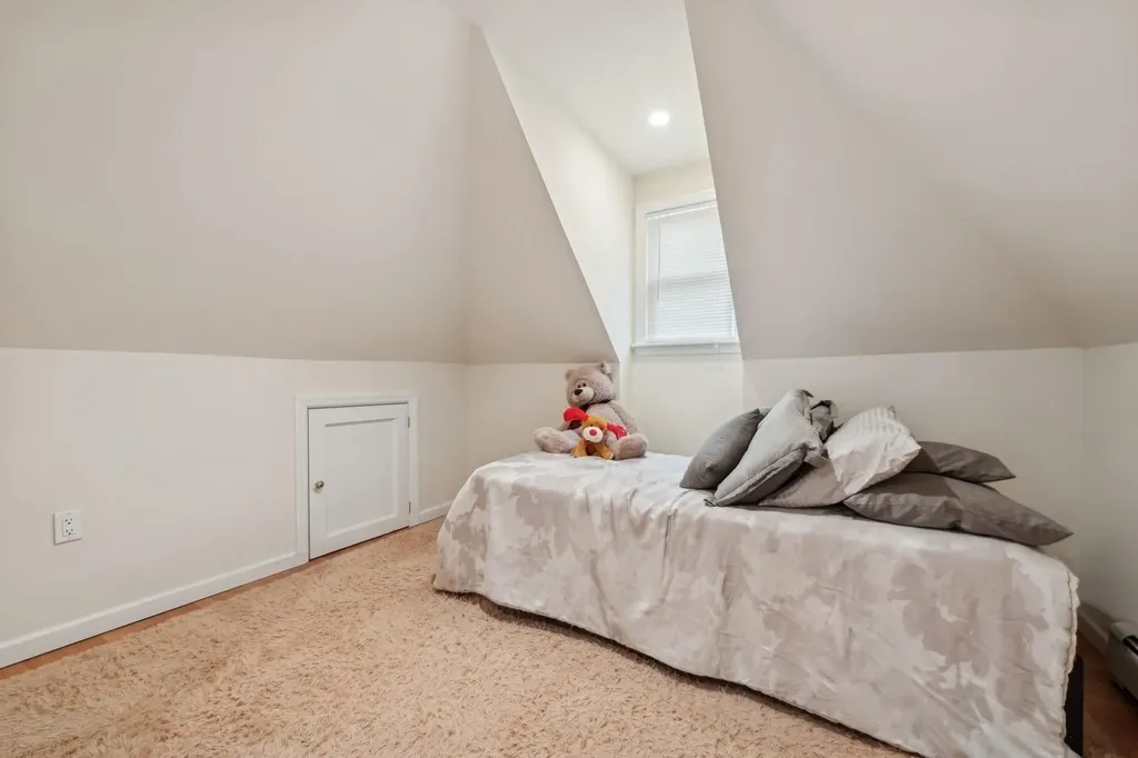 934 Eileen Terrace Woodmere NY 11598