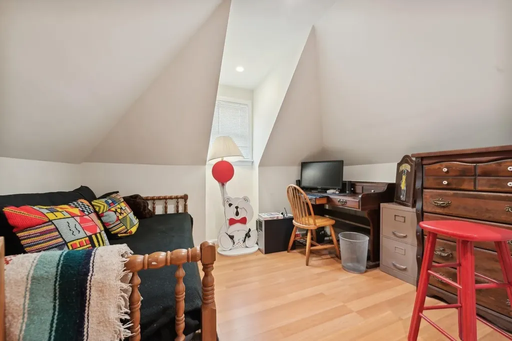 934 Eileen Terrace Woodmere NY 11598