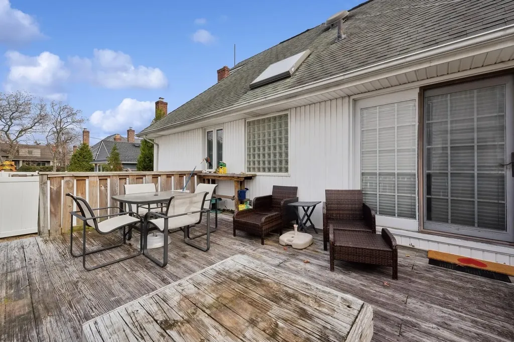 934 Eileen Terrace Woodmere NY 11598