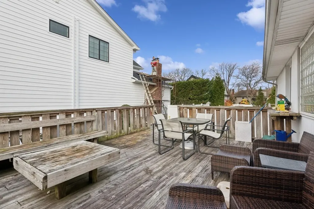 934 Eileen Terrace Woodmere NY 11598