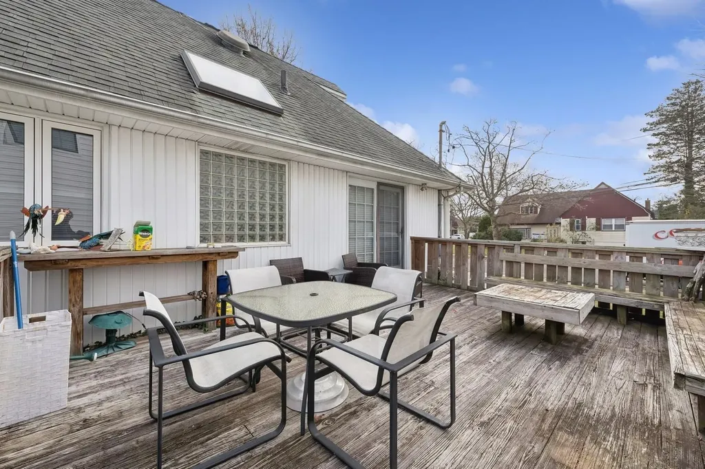934 Eileen Terrace Woodmere NY 11598
