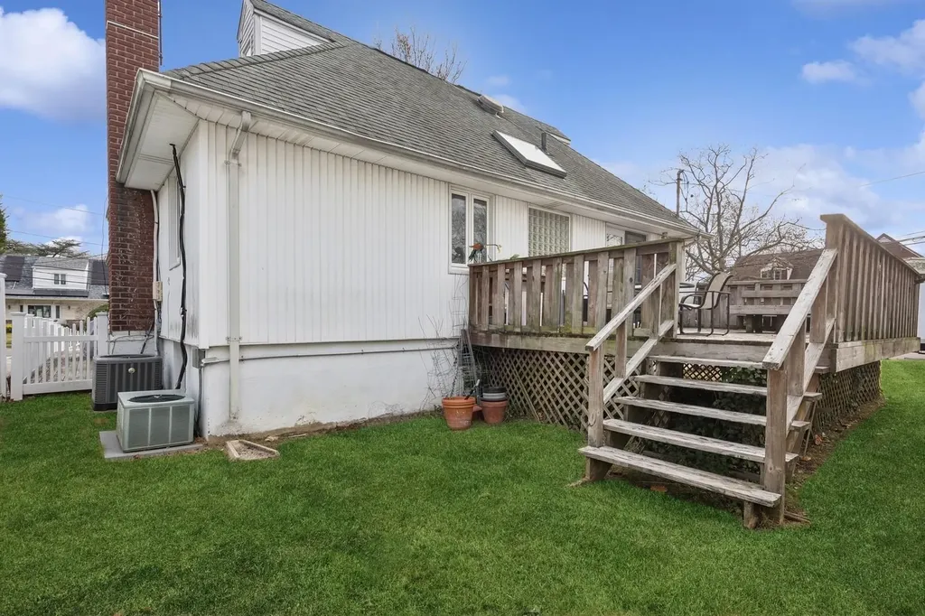 934 Eileen Terrace Woodmere NY 11598