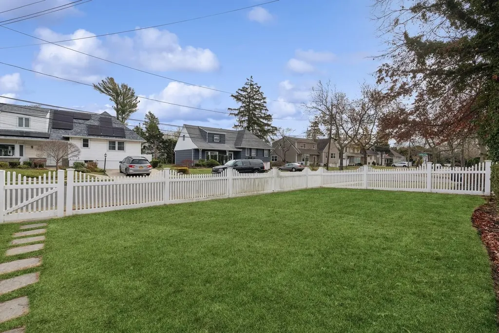 934 Eileen Terrace Woodmere NY 11598