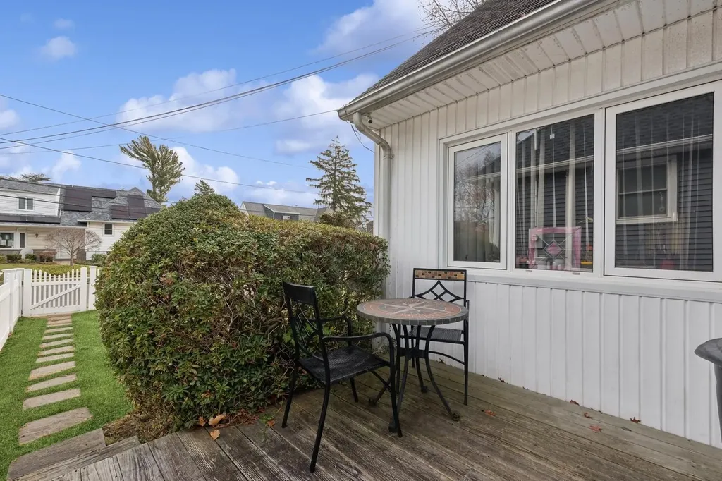 934 Eileen Terrace Woodmere NY 11598