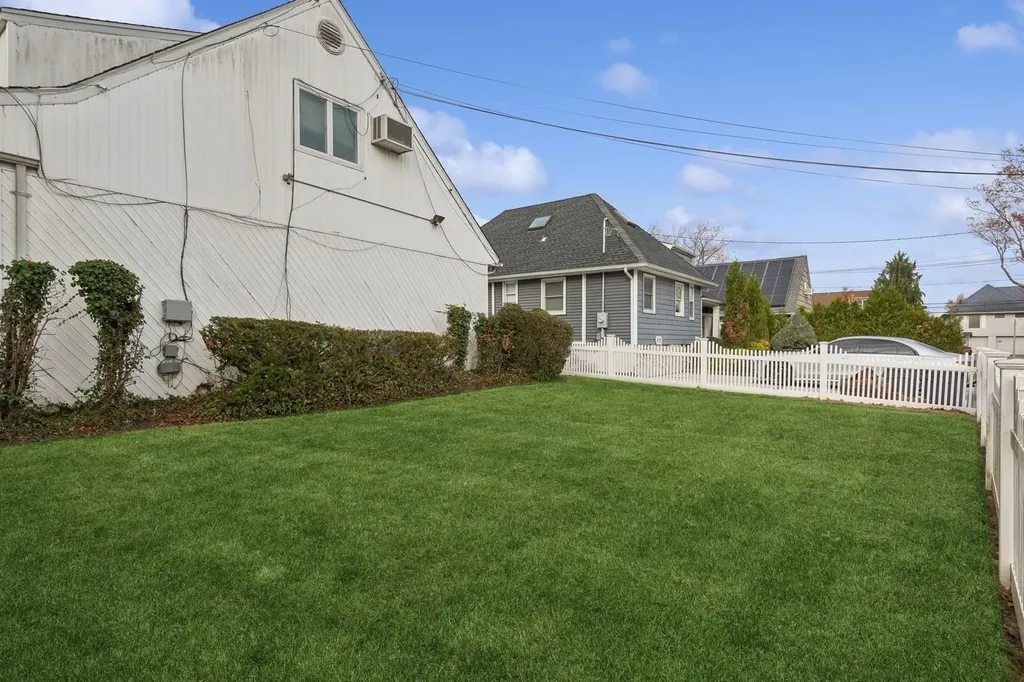 934 Eileen Terrace Woodmere NY 11598