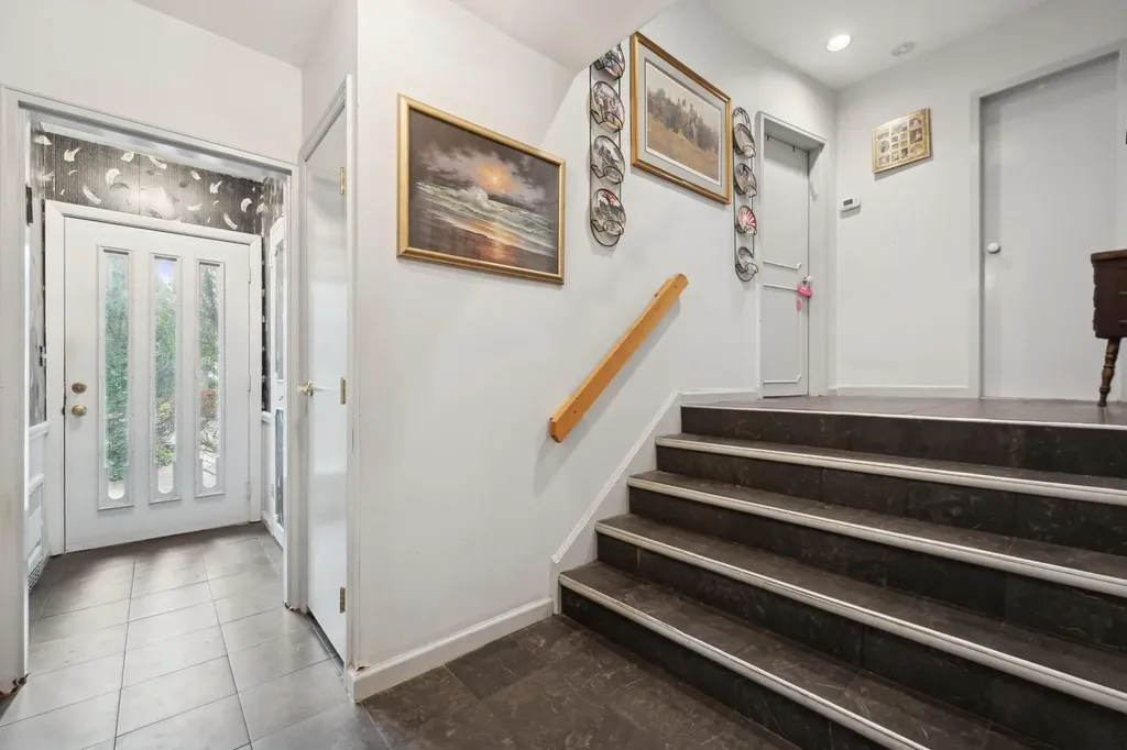 934 Eileen Terrace Woodmere NY 11598