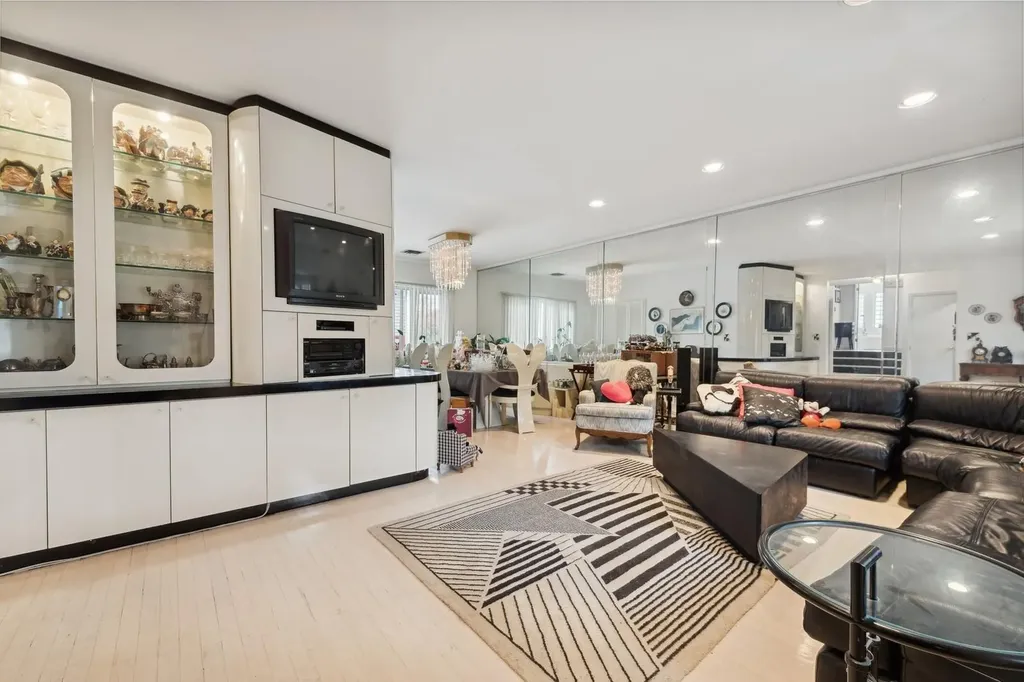 934 Eileen Terrace Woodmere NY 11598