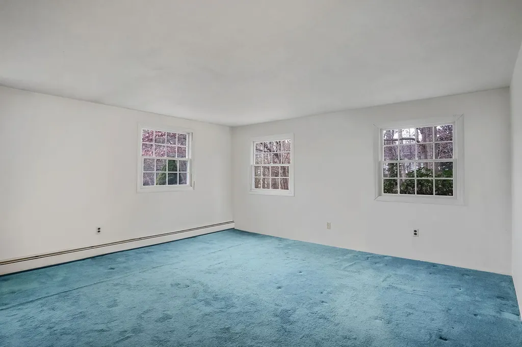 23 Hirsch Avenue Coram NY 11727