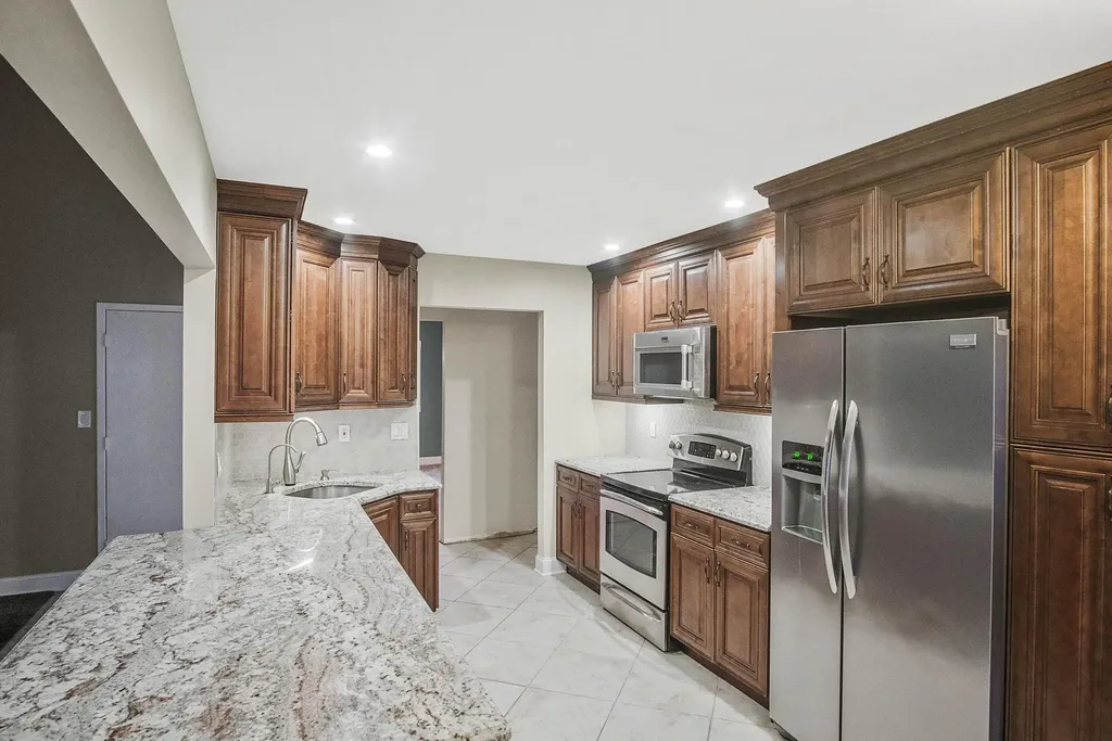 23 Hirsch Avenue Coram NY 11727