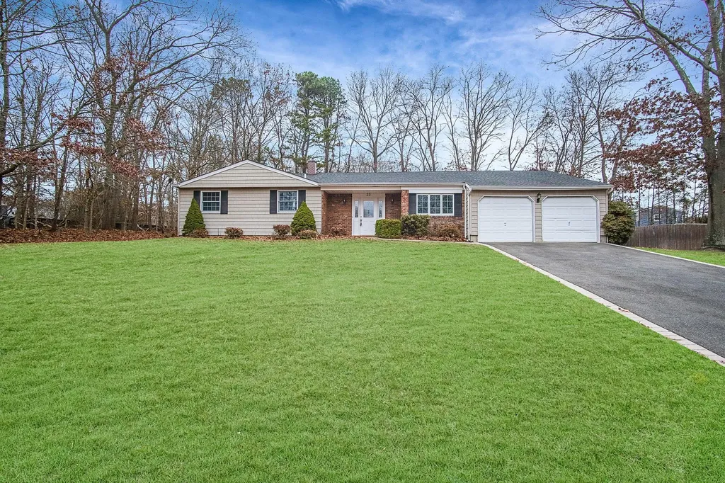 23 Hirsch Avenue Coram NY 11727