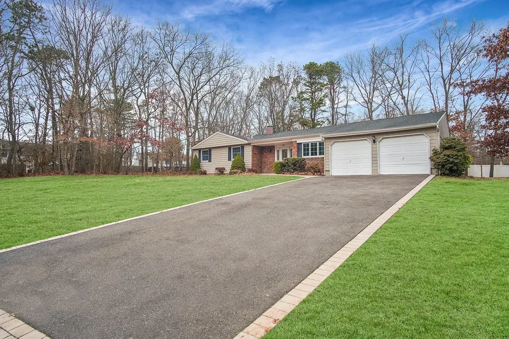 23 Hirsch Avenue Coram NY 11727